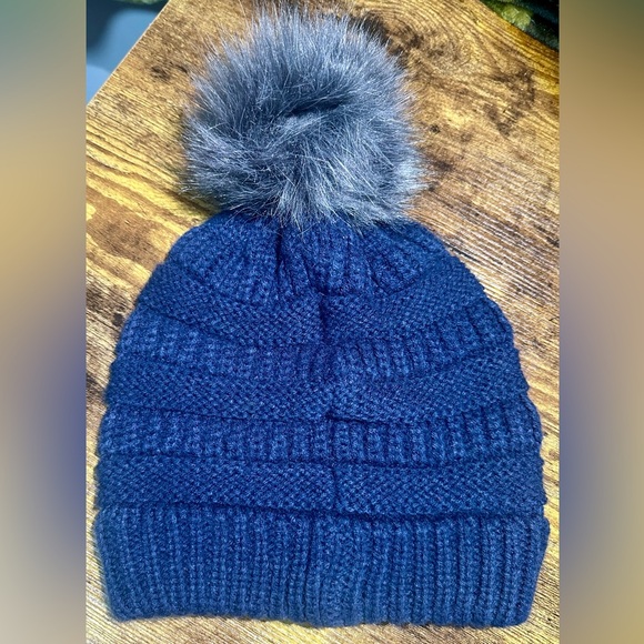 David and Young Bean Sock Hat with Pom NWOT - Picture 2 of 5